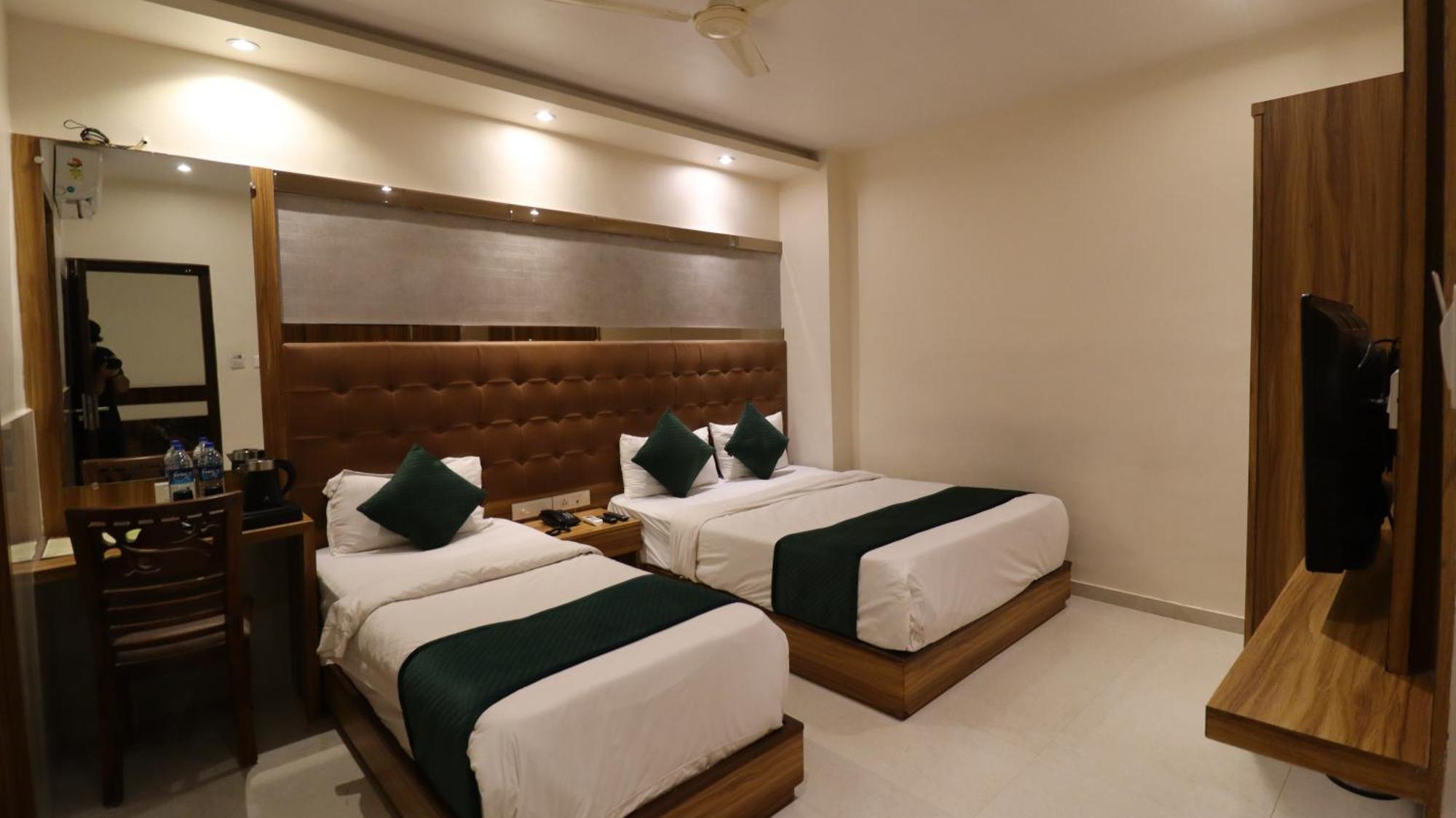 Hotel Bkc Garden - Near Us Embassy Bkc ムンバイ エクステリア 写真