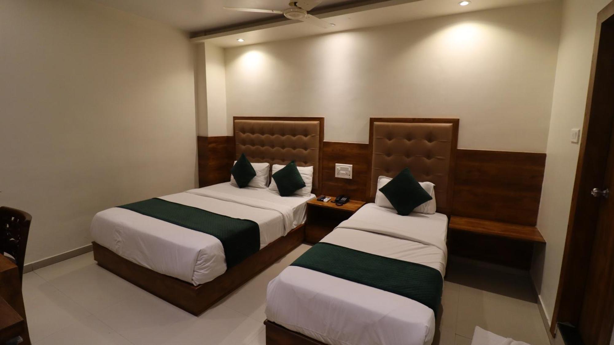 Hotel Bkc Garden - Near Us Embassy Bkc ムンバイ エクステリア 写真