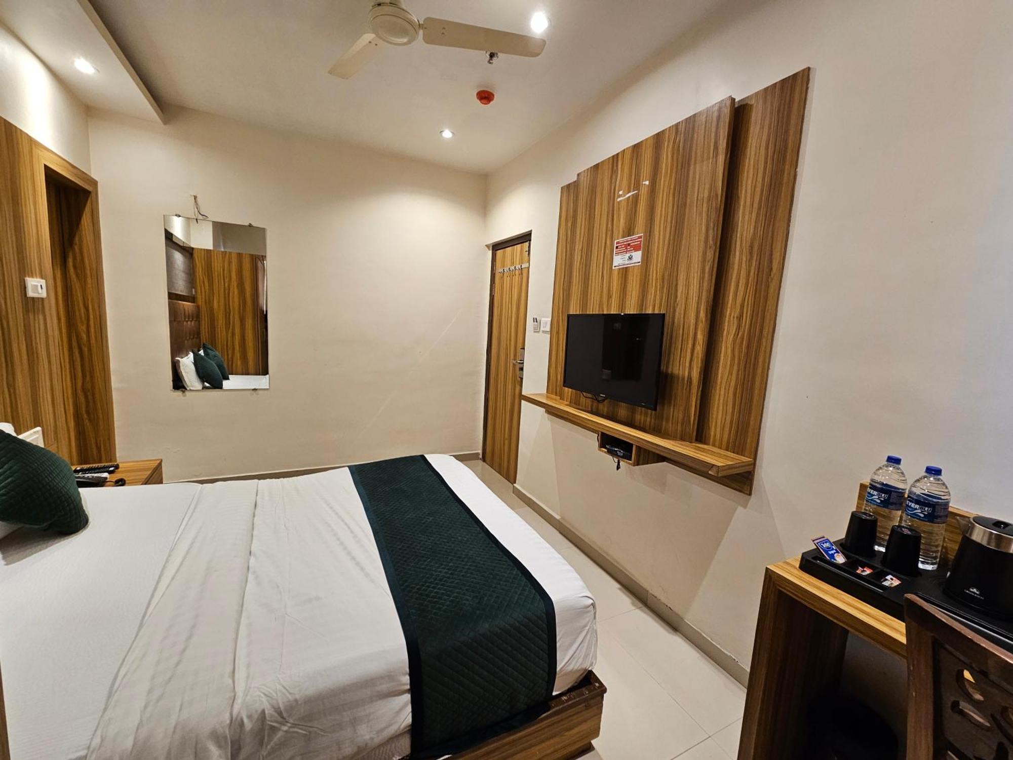 Hotel Bkc Garden - Near Us Embassy Bkc ムンバイ エクステリア 写真