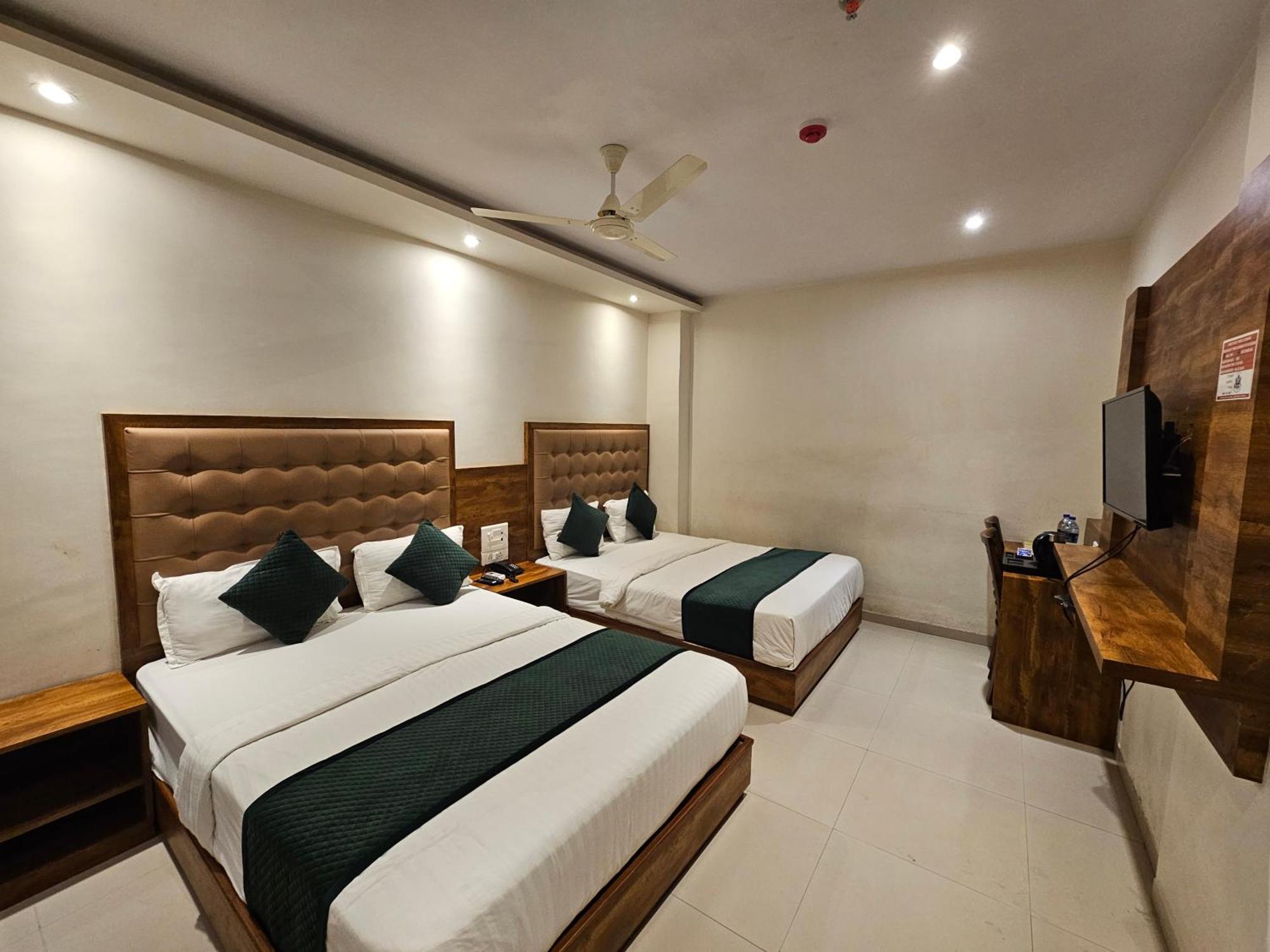 Hotel Bkc Garden - Near Us Embassy Bkc ムンバイ エクステリア 写真