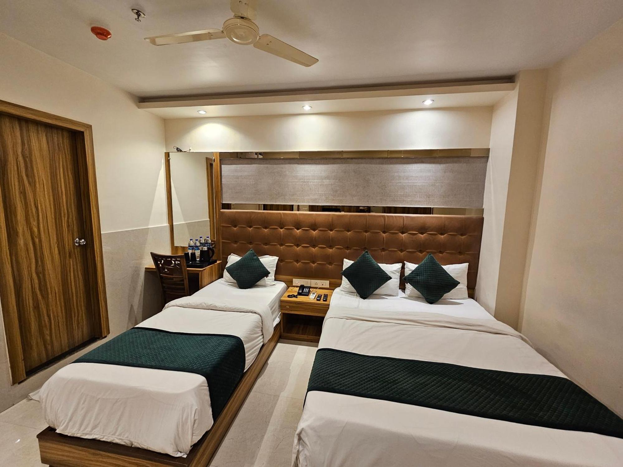 Hotel Bkc Garden - Near Us Embassy Bkc ムンバイ エクステリア 写真